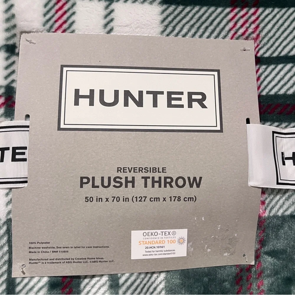 NWT Hunter Reversible Plaid Plush Throw Green Red White Christmas Blanket 50x70